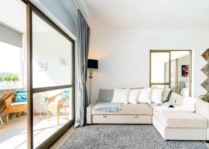 Spacious 1 Bed In Vilamoura, Fast Wifi & Pool