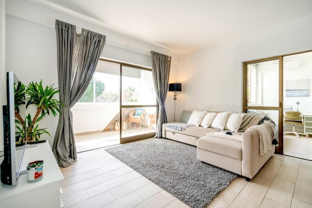 Spacious 1 Bed In Vilamoura, Fast Wifi & Pool Quarteira