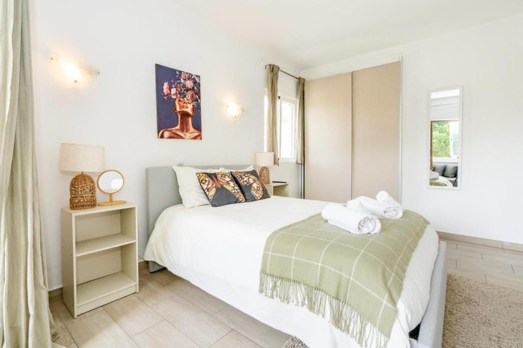 Spacious 1 Bed In Vilamoura, Fast Wifi & Pool Apartment